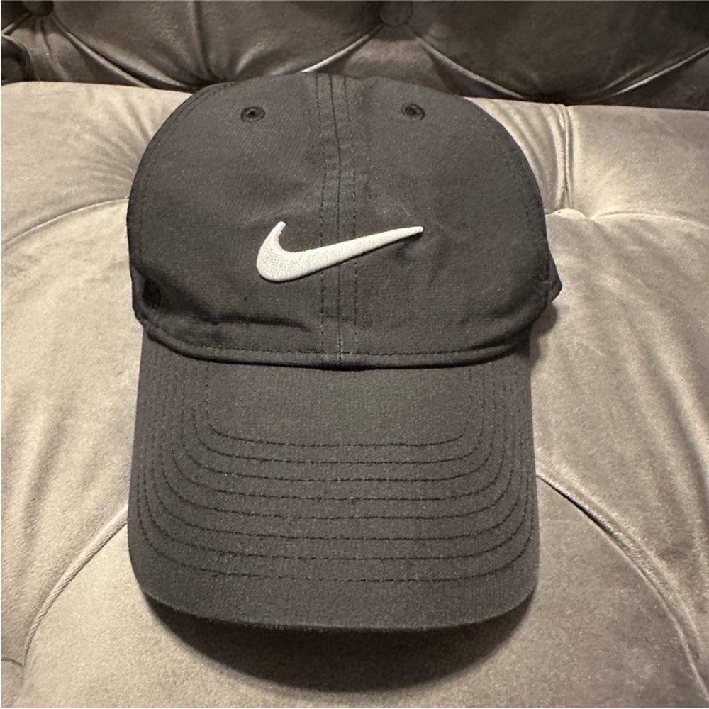 LOT- 4 hats